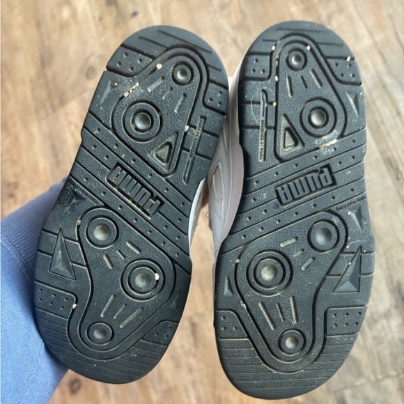 Barely worn Size 8 Toddler Pumas - Picture 4 of 4